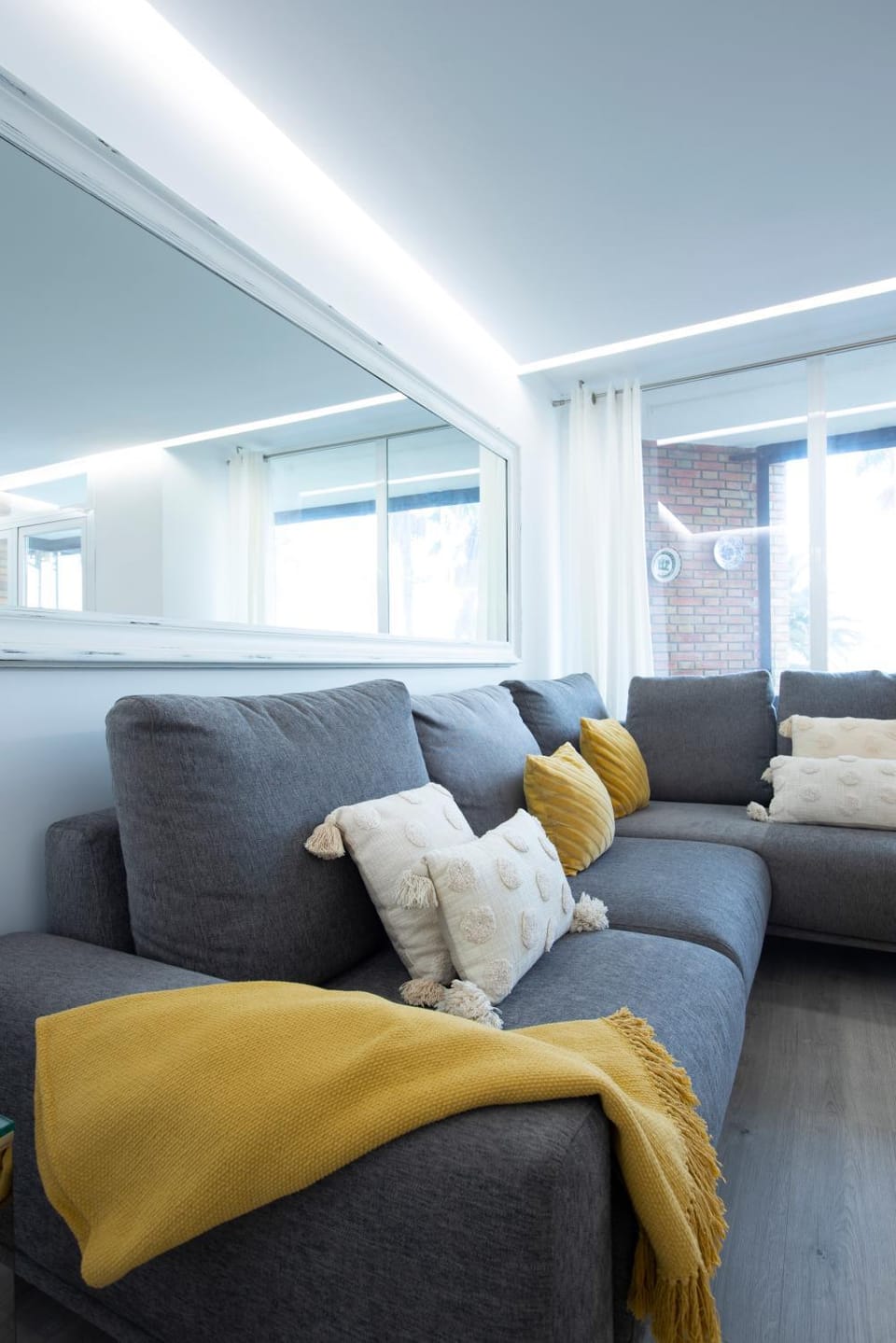 TV and multimedia, Living room, Seating area, Landmark view, Sea view, internet