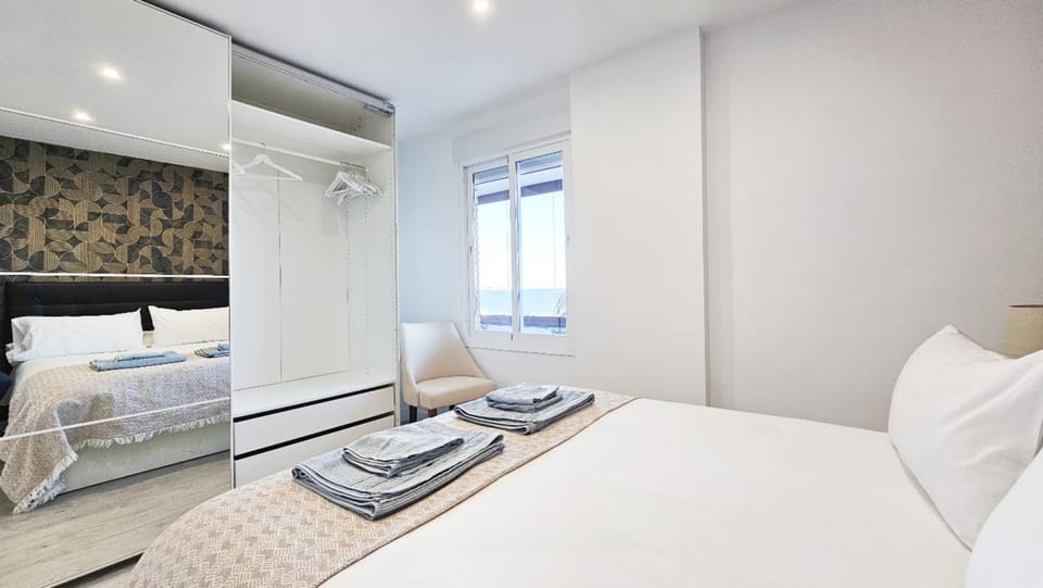 Bed, Photo of the whole room, Bedroom, Sea view, Sunrise, heating, towels, wardrobe, air conditioner