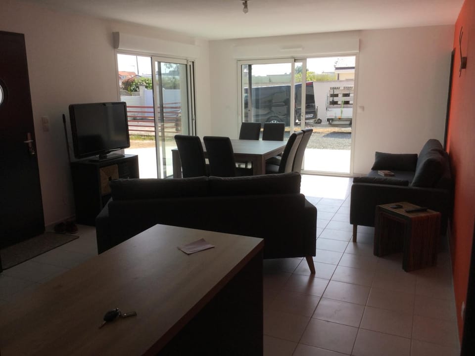 TV and multimedia, Living room, Dining area