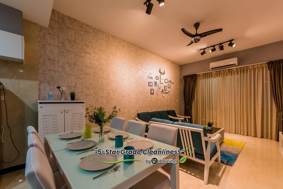 Living room, Seating area, Dining area, air conditioner