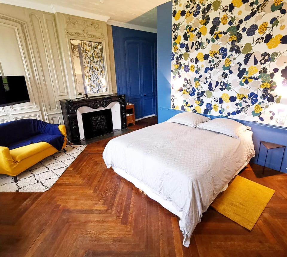 Bed, Photo of the whole room, Bedroom