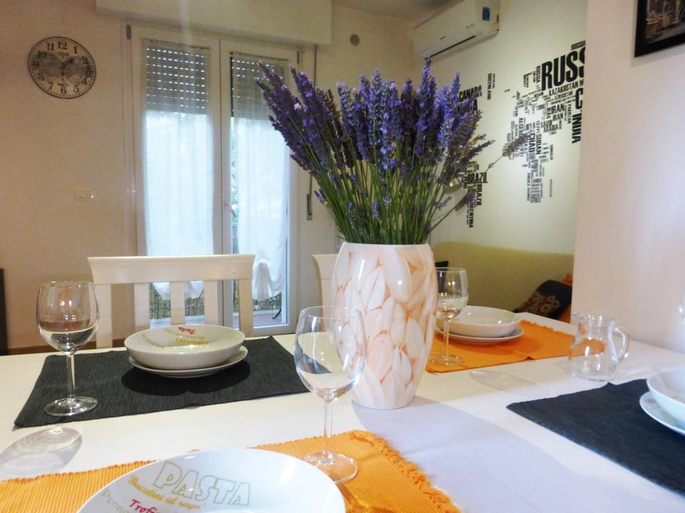 Restaurant/places to eat, Dining area