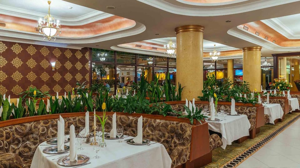 Restaurant/places to eat, Restaurant/places to eat, Food and drinks