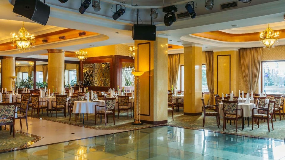 Restaurant/places to eat, Food and drinks
