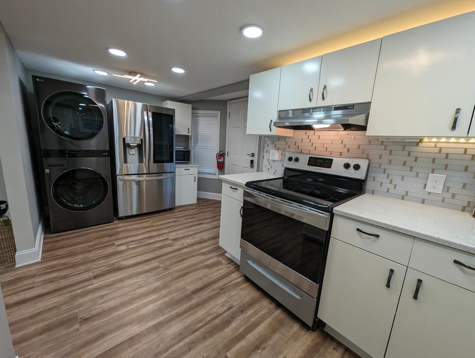 Kitchen or kitchenette, dishwasher, minibar, pet friendly, stove, toaster, laundry, washing machine, dryer, kitchen