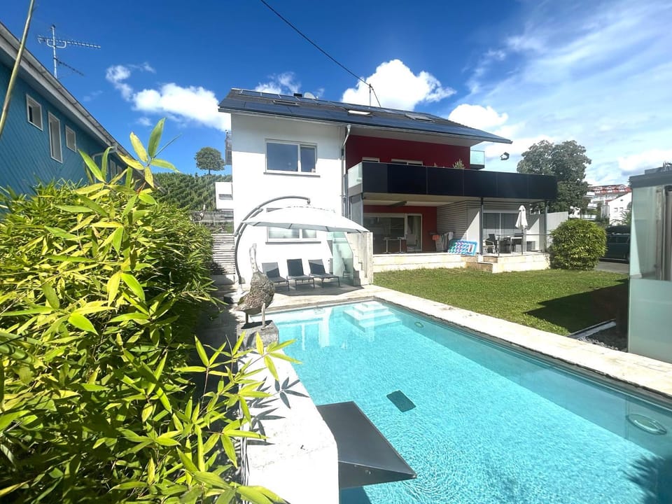 Property building, Swimming pool, sunbed