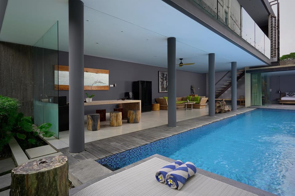 Living room, Swimming pool