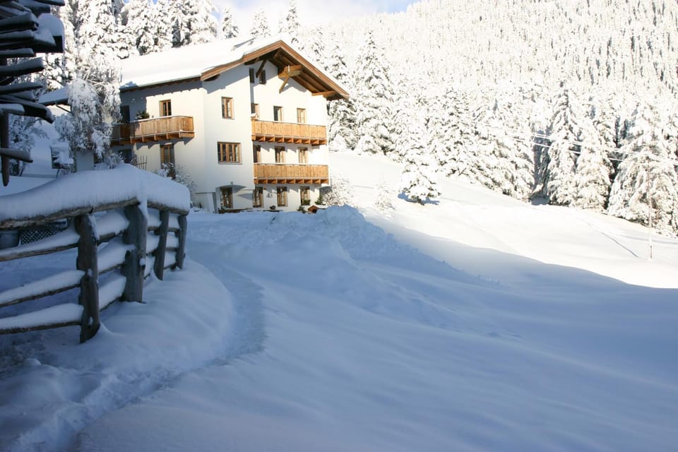 Property building, Facade/entrance, Winter