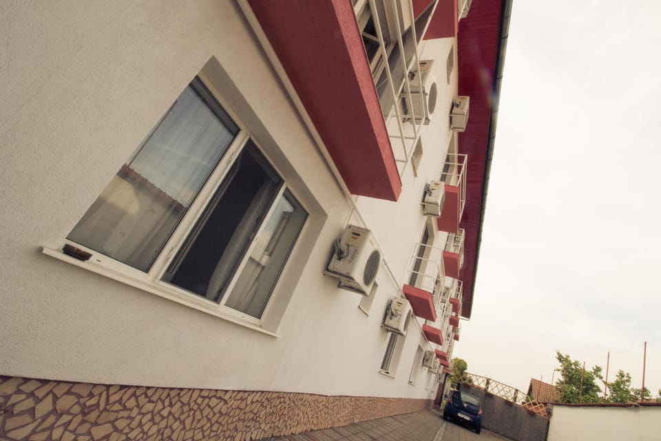Property building, Off site, Day, Other, On site, Parking