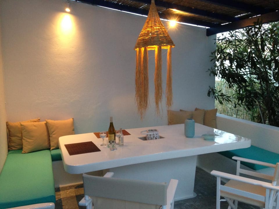 Magical Ornos! Beach House!Beach 1' walk-Mykonos town 2km House in Ornos