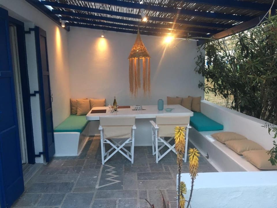 Magical Ornos! Beach House!Beach 1' walk-Mykonos town 2km House in Ornos