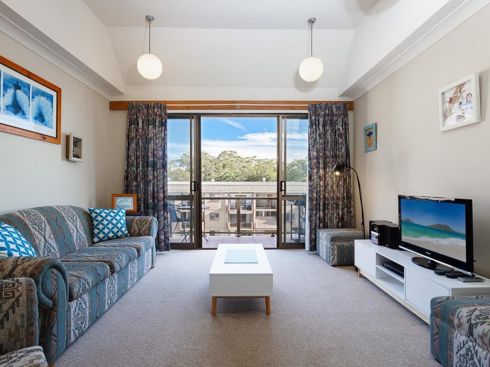 The Poplars, 6,36 Magnus Street - Unit with fabulous views and a complex pool Apartment in Nelson Bay