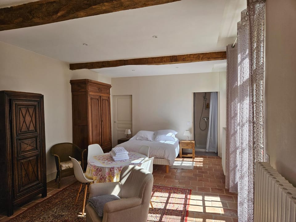 Bed, Photo of the whole room, Seating area, Bedroom, wardrobe
