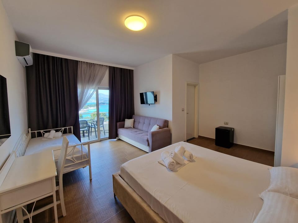 Bed, Living room