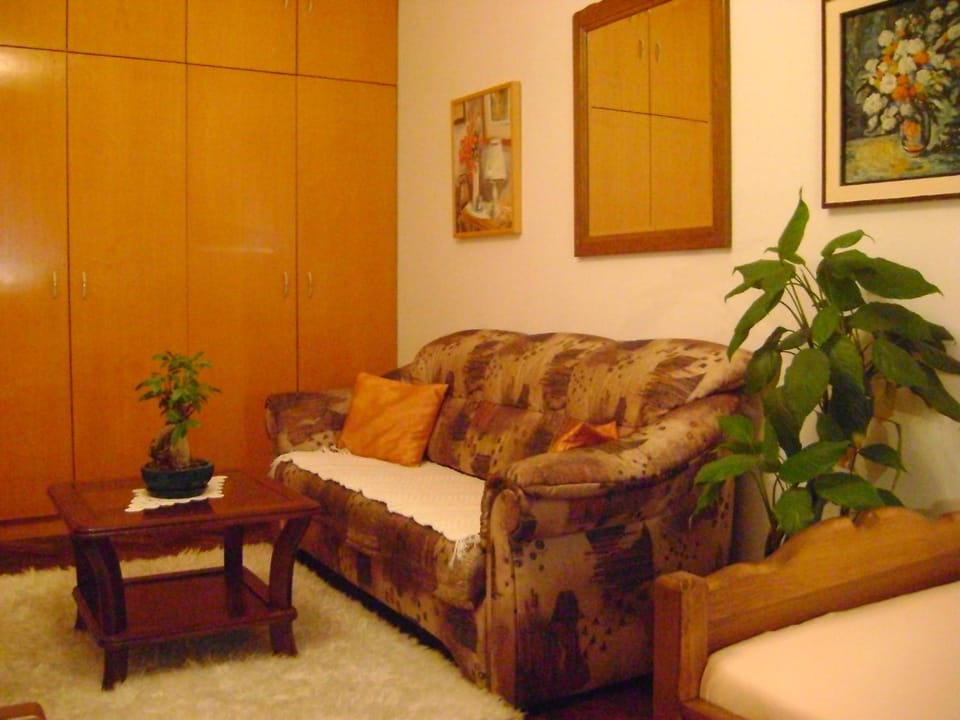 Seating area, Bedroom