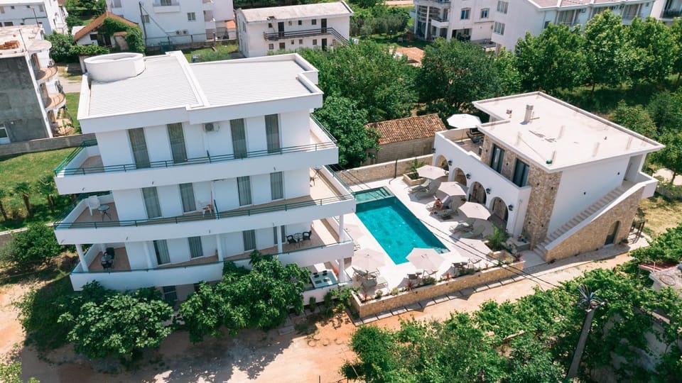 Bird's eye view, Swimming pool, sunbed