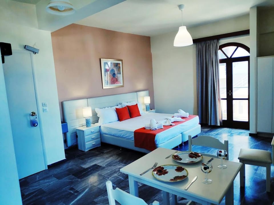 TV and multimedia, Dining area, Bedroom