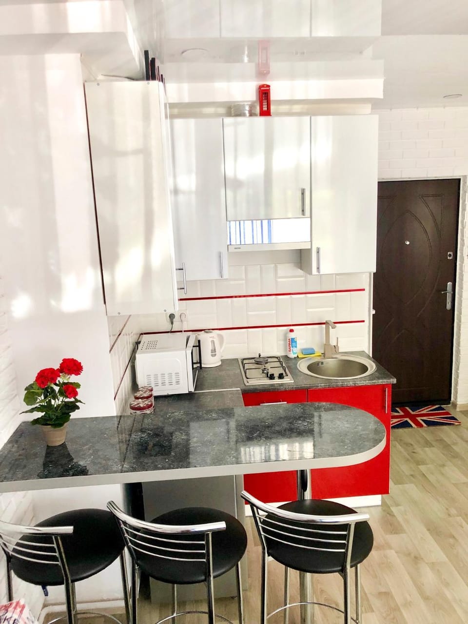 Kitchen or kitchenette, Dining area