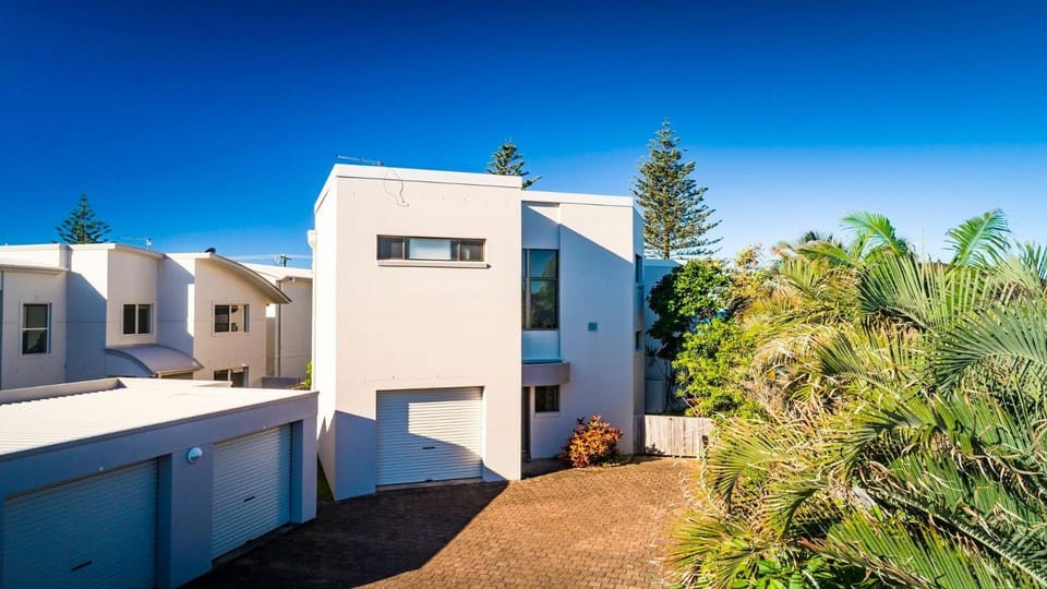 Ocean Waves House in Lennox Head