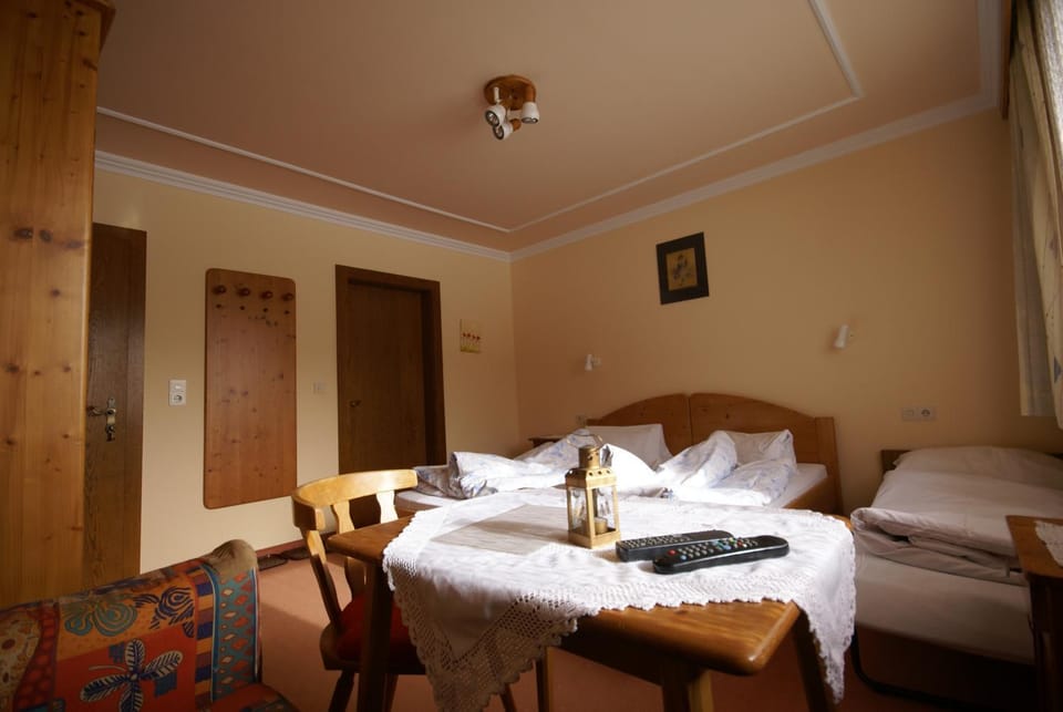 Bed, Seating area