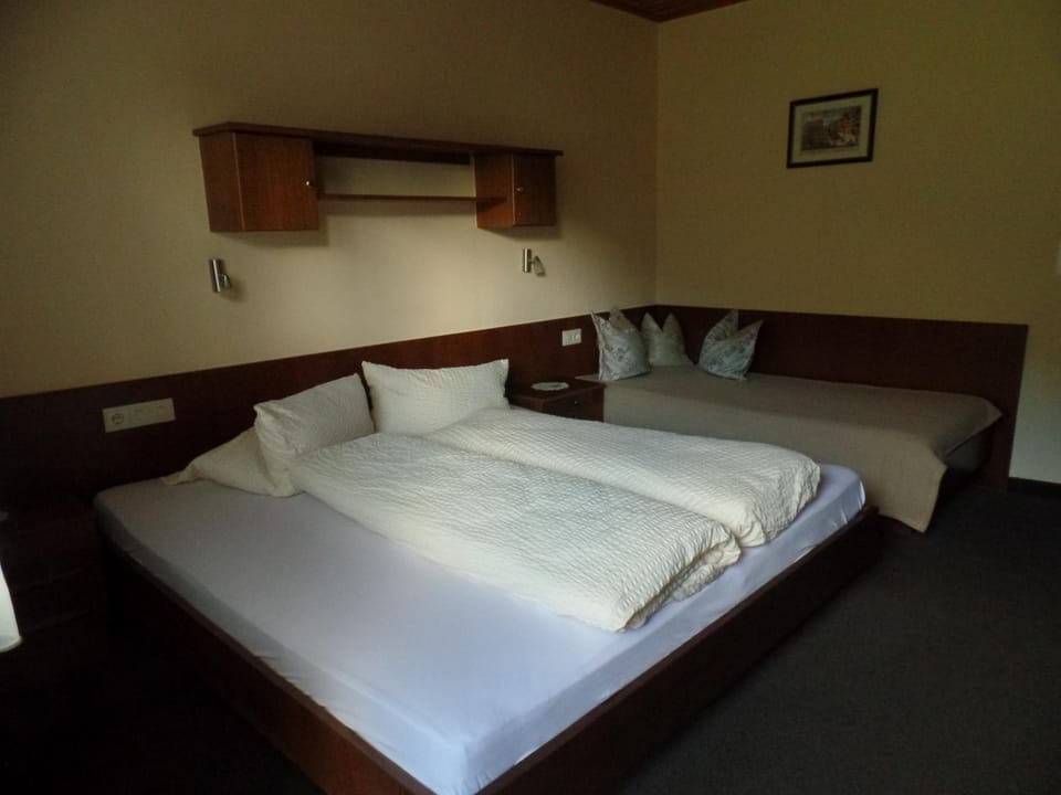 Bed, Mountain view