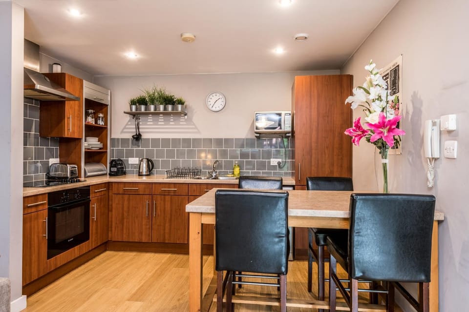 Kitchen or kitchenette, Seating area, Dining area, oven, stove