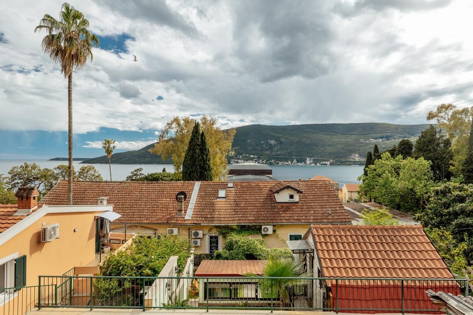 Neighbourhood, City view