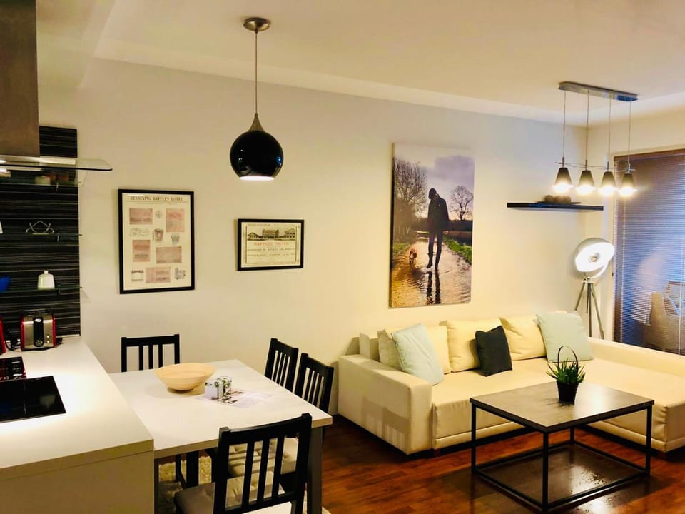 Seating area, Dining area