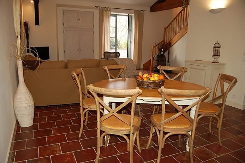 Seating area, Dining area