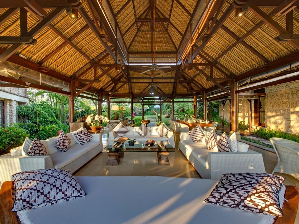 Patio, Day, Living room, Seating area, Garden view