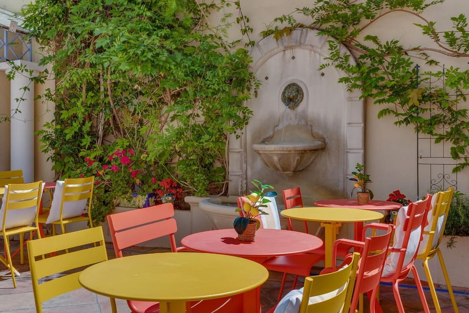 Patio, Garden, Seating area, Dining area, Garden view