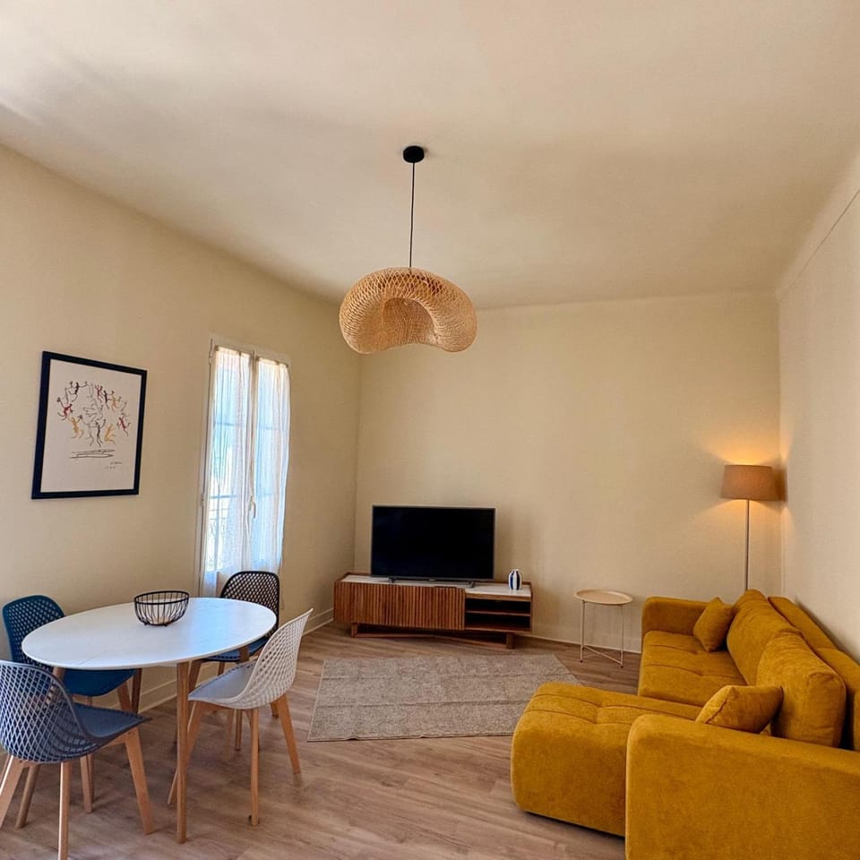 Communal lounge/ TV room, TV and multimedia, Seating area