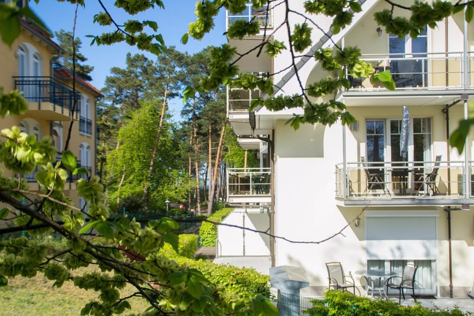 Property building, Facade/entrance, Balcony/Terrace