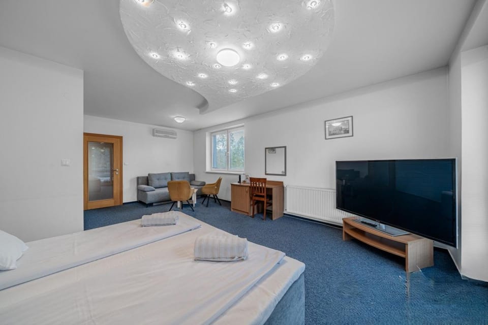 Raketa Residence, restaurant & hotel Bed and Breakfast in Slovakia