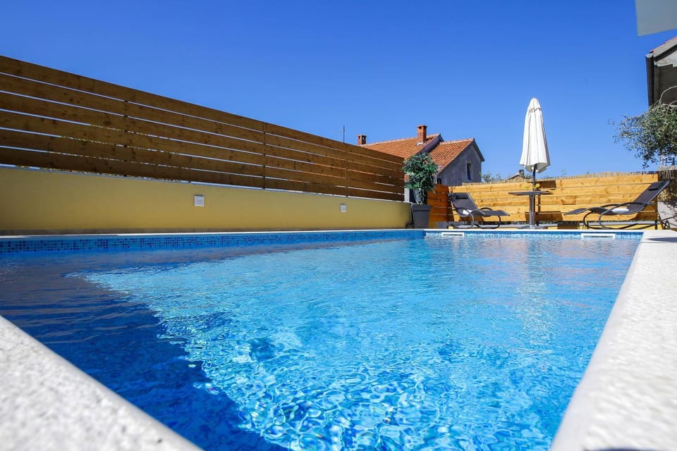 Swimming pool, Swimming pool