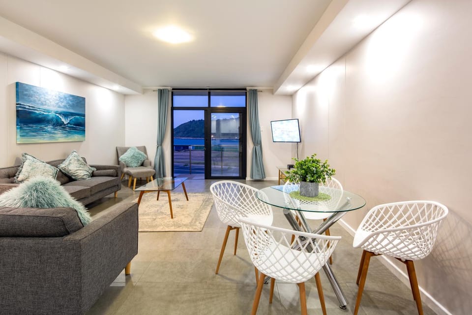 Stay at The Point - Spacious Sublime Stunner Apartment in Durban