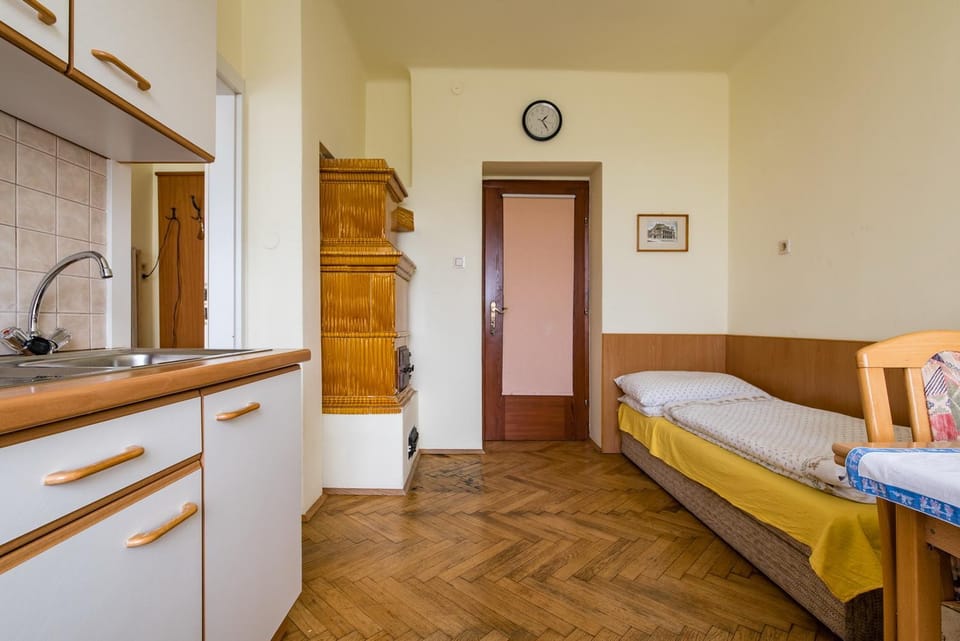 Kitchen or kitchenette, Dining area, Bedroom