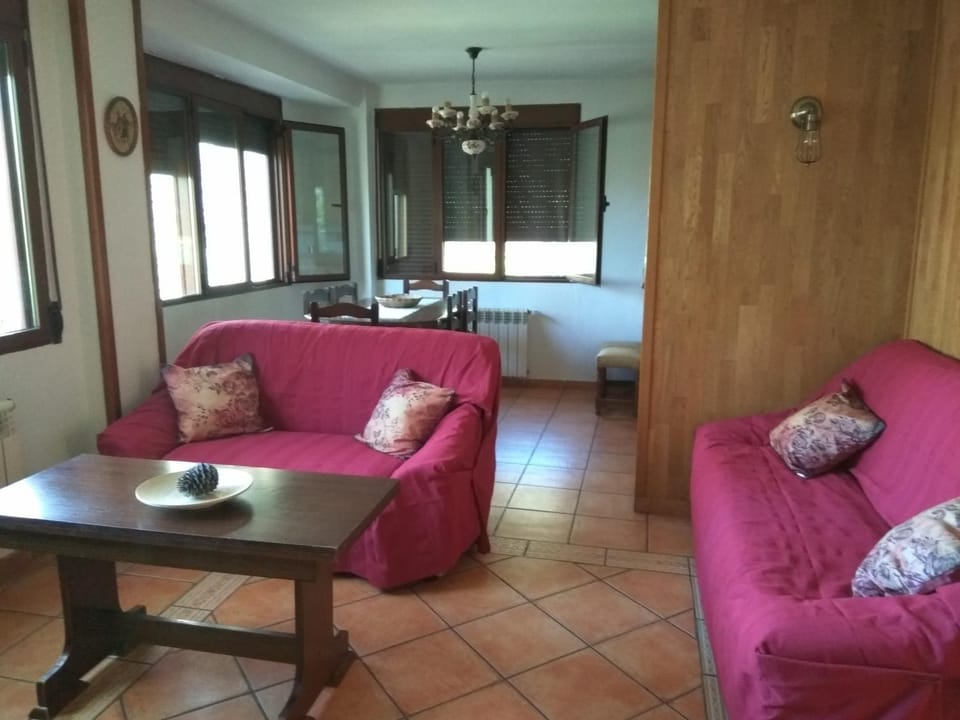 Communal lounge/ TV room, Living room, Dining area