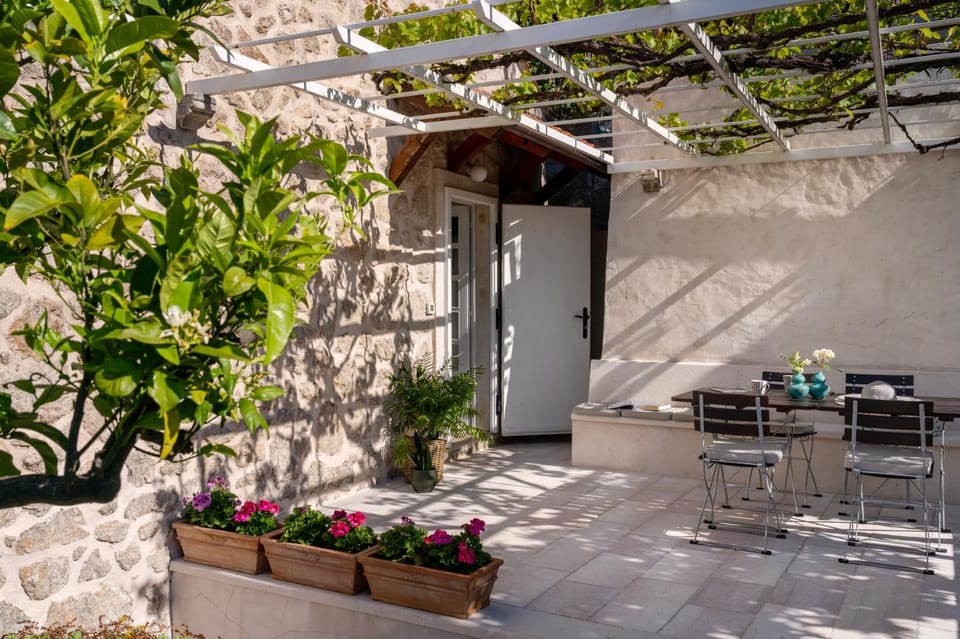 Facade/entrance, Garden, Garden, Balcony/Terrace, Balcony/Terrace