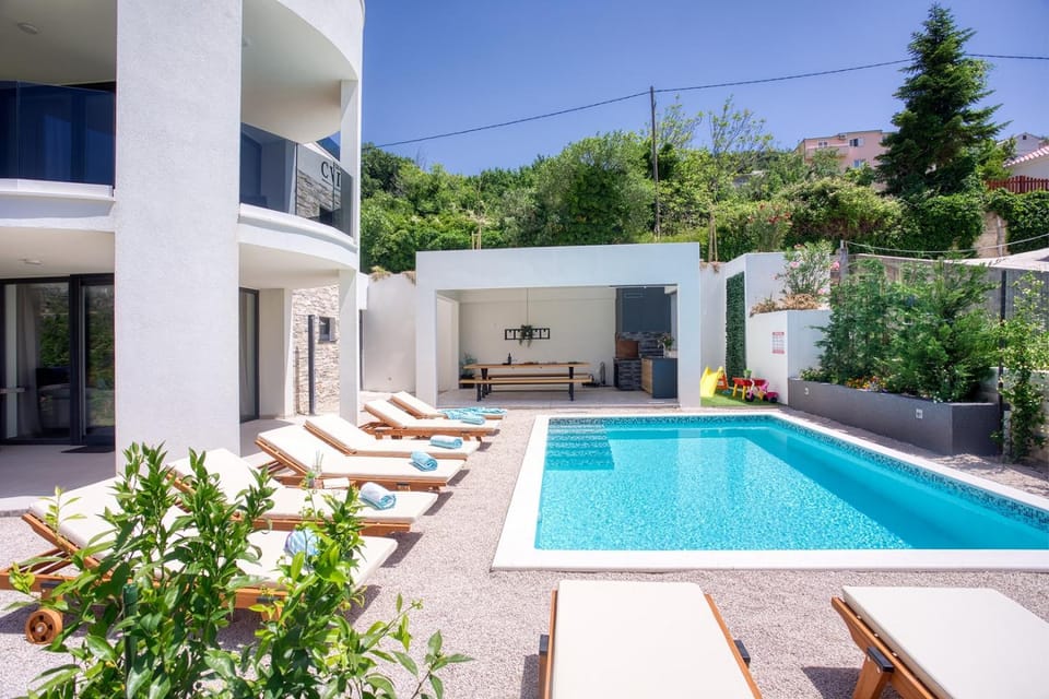 VILLA CVITA is a modern 5-bedroom villa with a Jacuzzi, a Gym and Finnish Sauna, a heated pool, and amazing views Villa in Šibenik-Knin County, Croatia
