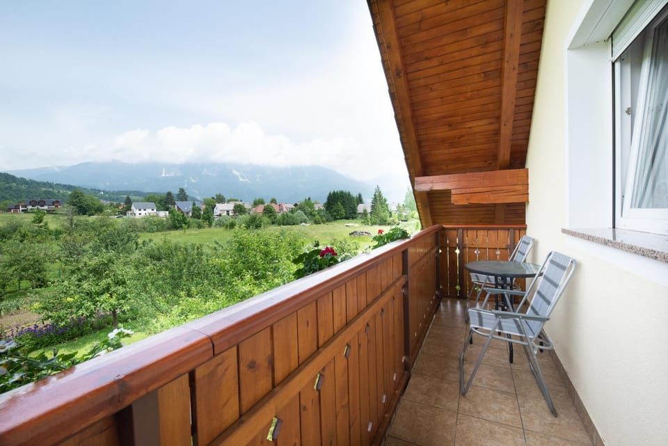 Balcony/Terrace, Garden view, Mountain view