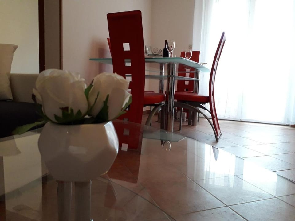 Living room, Dining area