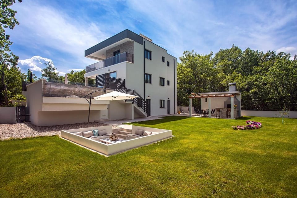 Property building, BBQ facilities, Garden, Seating area, Dining area