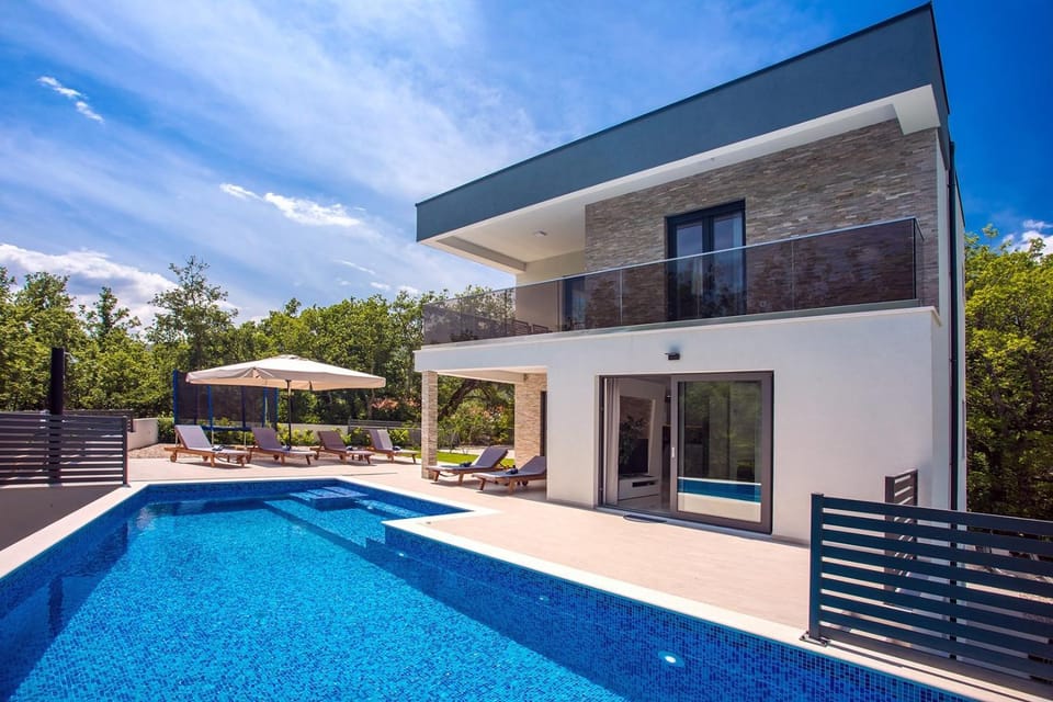 Property building, Garden, Balcony/Terrace, Seating area, Swimming pool