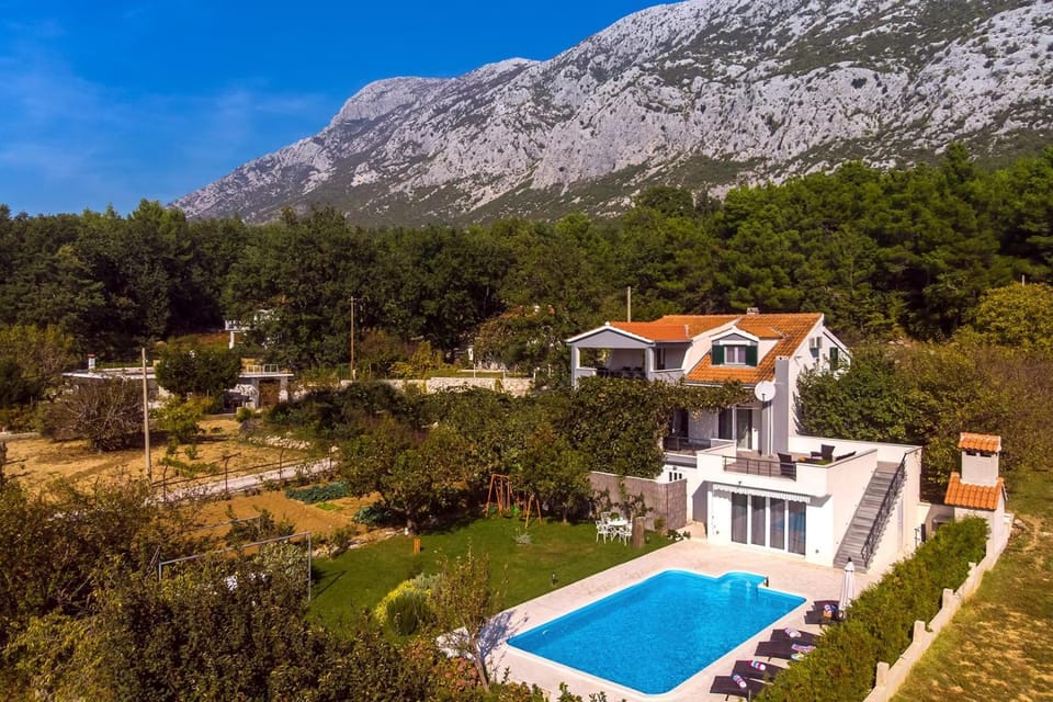 Property building, BBQ facilities, Garden, Balcony/Terrace, Seating area, Dining area, Hiking, Cycling, Mountain view, Swimming pool