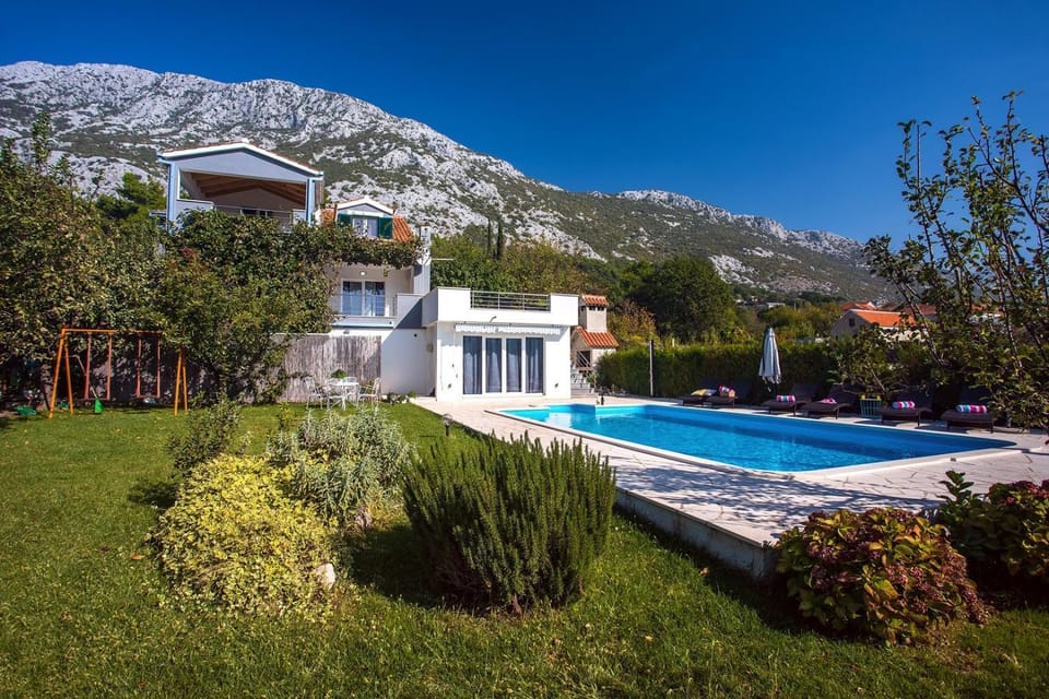Property building, BBQ facilities, Garden, Balcony/Terrace, Seating area, Dining area, Hiking, Cycling, Mountain view, Swimming pool