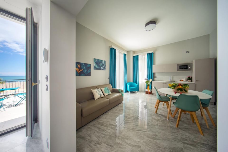 Living room, Sea view