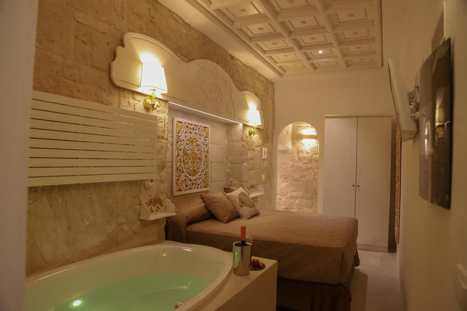 Hot Tub, Photo of the whole room, Bath