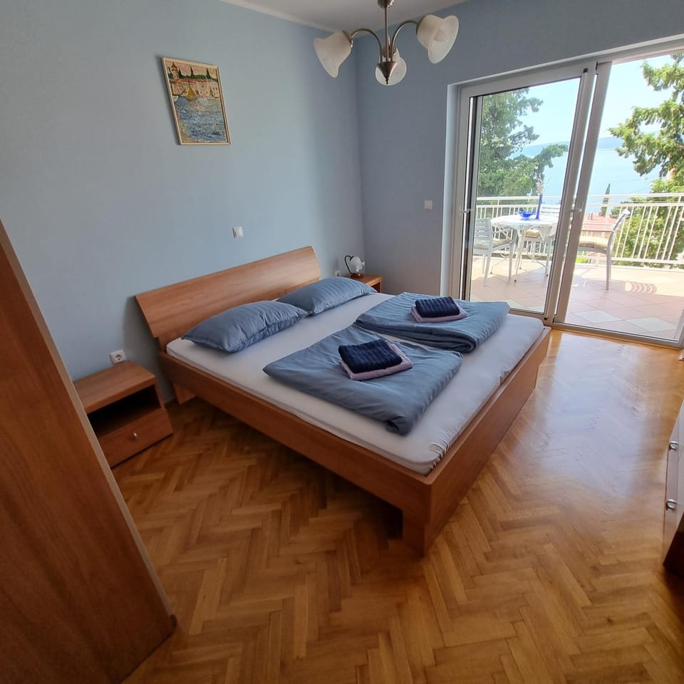 Bed, Photo of the whole room, Bedroom, Sea view, towels