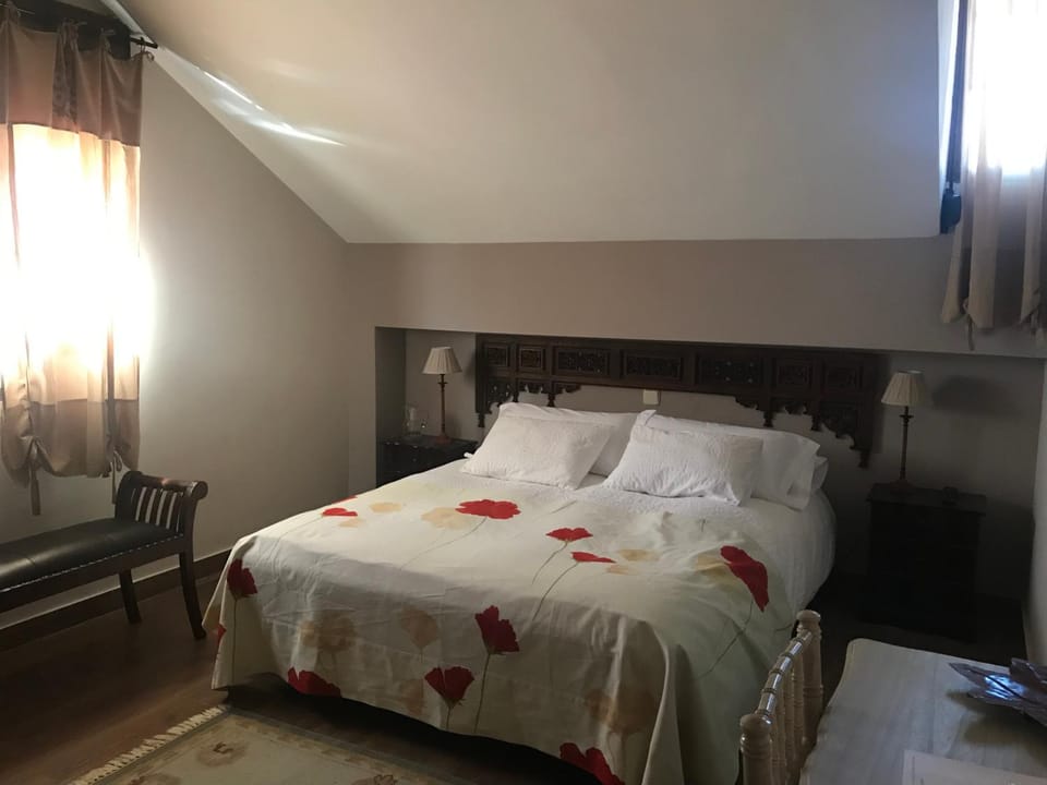Bed, Photo of the whole room